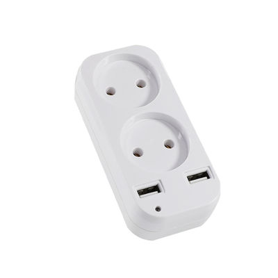 欧州標準の2つのUSB充電ポートを持つ二重ACプラグアダプタ 250V 10A壁掛け電源変換器