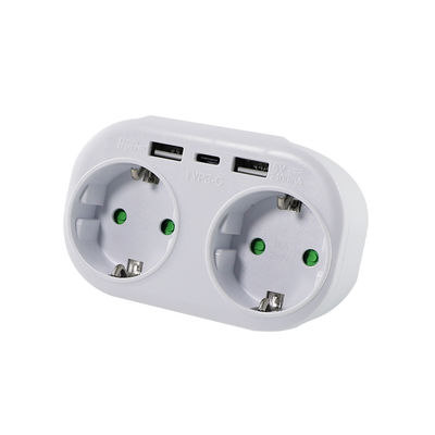 欧州標準電源プラグアダプタ 2 つのAC出口,2 つのUSBポート,1 つのC型充電ポート 250V 10A