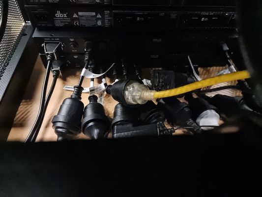 240V 3 角 IEC 320 C14 電源コード オーストラリアのスムーズテレビ接続