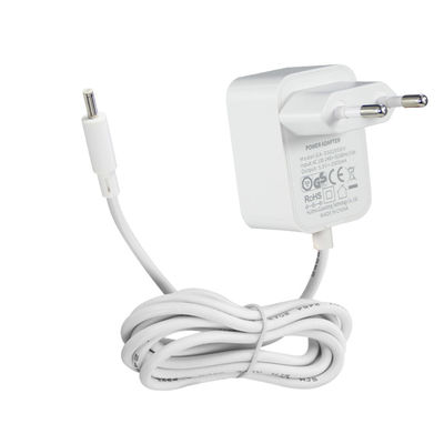 壁に設置された欧州のスイッチング電源アダプタ 5V 1A 2A 3A Euプラグ Ac Dc