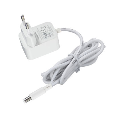 壁に設置された欧州のスイッチング電源アダプタ 5V 1A 2A 3A Euプラグ Ac Dc