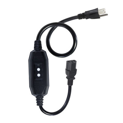 家庭用電器 IP54 GFCI NEMA 5-15P から IEC 60320 C13 に対応する屋外ケーブル 女性 0.5m のケーブル長さ