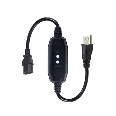 家庭用電器 IP54 GFCI NEMA 5-15P から IEC 60320 C13 に対応する屋外ケーブル 女性 0.5m のケーブル長さ