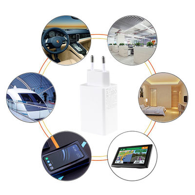 ヨーロッパのGAN Tech 3ポート 65W USB C USB-A QC3.0 ラップトップ用の充電器 ホワイト